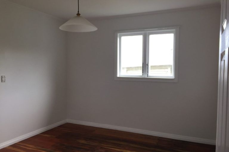 Photo of property in 3 Pleasant Road, Glen Eden, Auckland, 0602