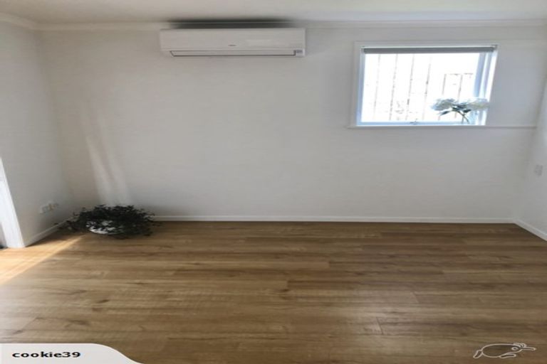 Photo of property in 1/90 Pupuke Road, Hillcrest, Auckland, 0627