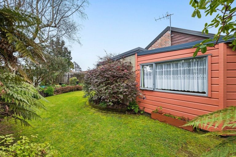 Photo of property in 35 Manu Crescent, Upper Vogeltown, New Plymouth, 4310