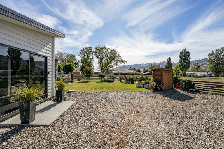 Photo of property in 54 Stratford Drive, Mount Pisa, Cromwell, 9383