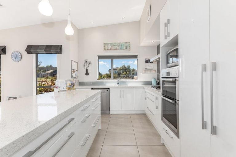 Photo of property in 28 Nelson Avenue, Aotea, Porirua, 5024