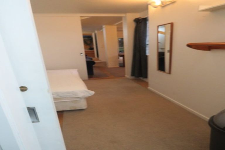 Photo of property in 2 Windy Ridge Road, Glenfield, Auckland, 0629