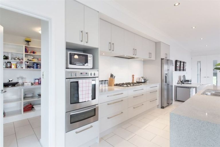 Photo of property in 4 Saint Remy Lane, Redcliffs, Christchurch, 8081