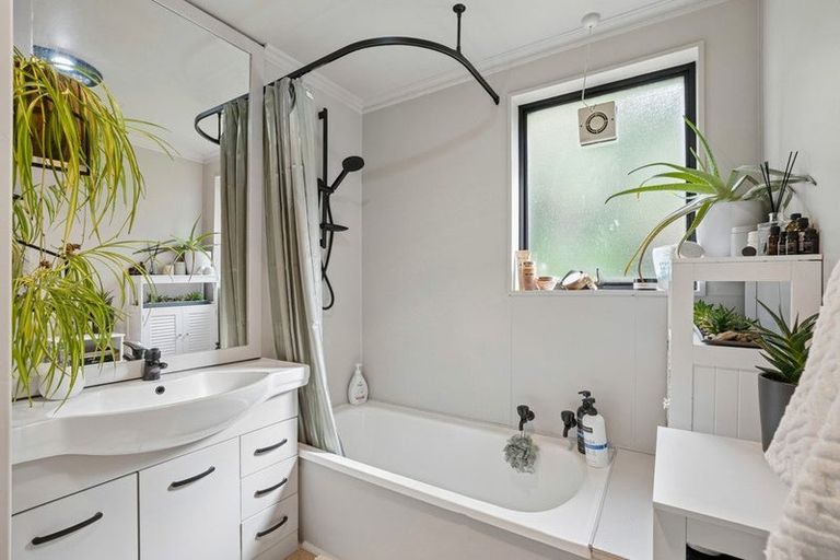 Photo of property in 17 Arawata Terrace, Fernhill, Queenstown, 9300