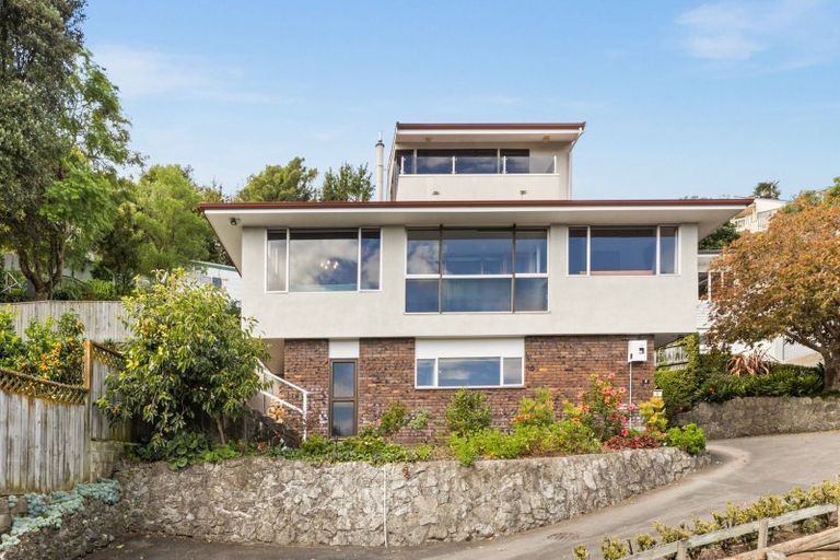 Photo of property in 8 Denholm Road, Hospital Hill, Napier, 4110