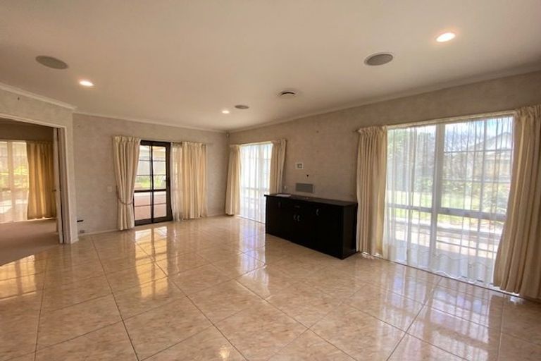 Photo of property in 14 Tolben Place, Golflands, Auckland, 2013