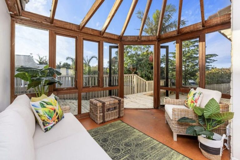 Photo of property in 5 Rakino Avenue, Manly, Whangaparaoa, 0930
