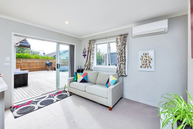 Photo of property in 11 Mural Place, Greenhithe, Auckland, 0632