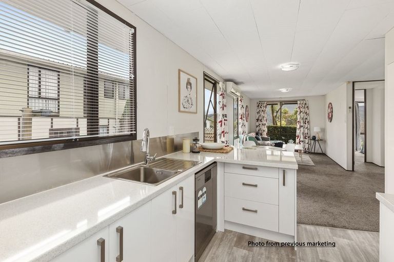 Photo of property in 2 Mcmanaway Grove, Stokes Valley, Lower Hutt, 5019