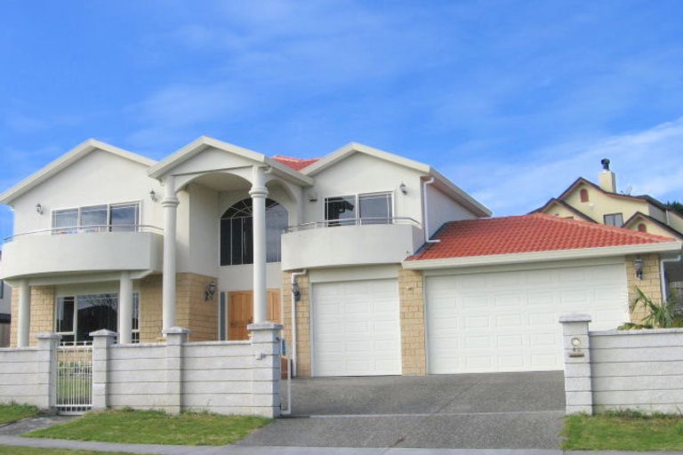Photo of property in 42 Lansell Drive, East Tamaki Heights, Auckland, 2016