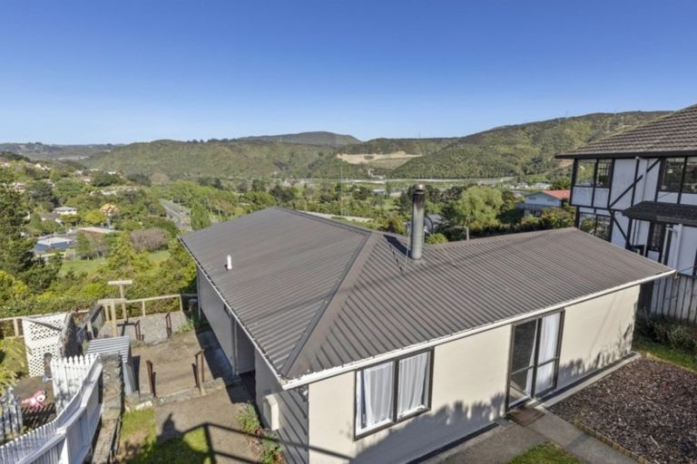 Photo of property in 30 Castle Crescent, Stokes Valley, Lower Hutt, 5019