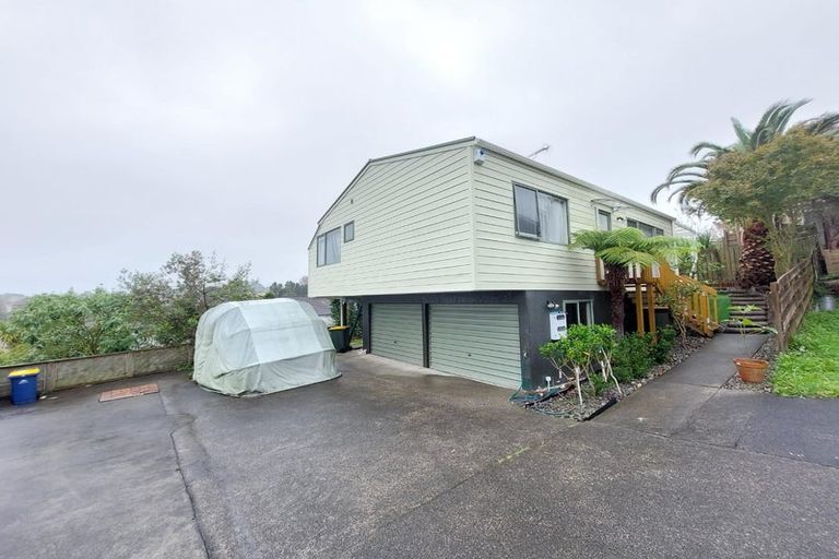 Photo of property in 2/8 Finn Place, Totara Vale, Auckland, 0629