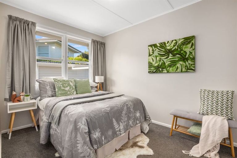 Photo of property in 11 Cara Crescent, Paparangi, Wellington, 6037