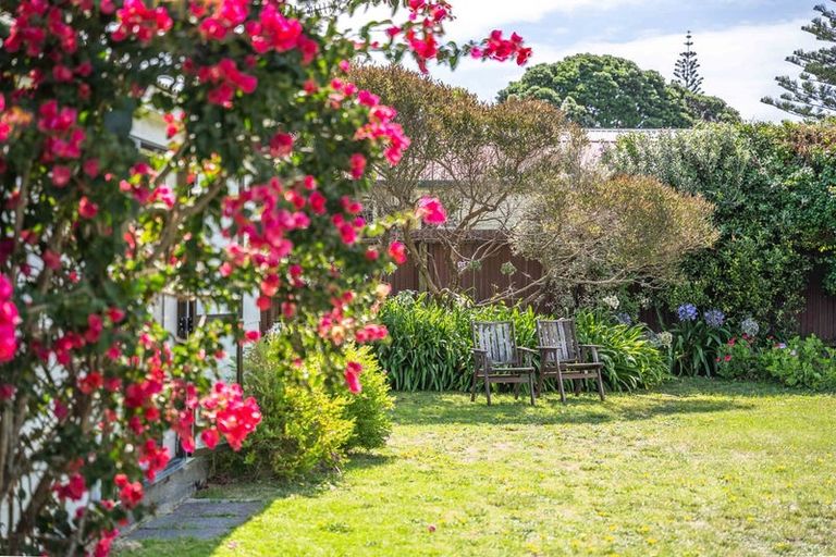 Photo of property in 13 Atua Street, Waikanae Beach, Waikanae, 5036