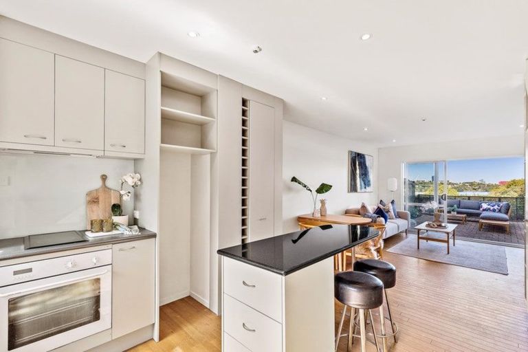 Photo of property in 8/72 Kitchener Road, Milford, Auckland, 0620