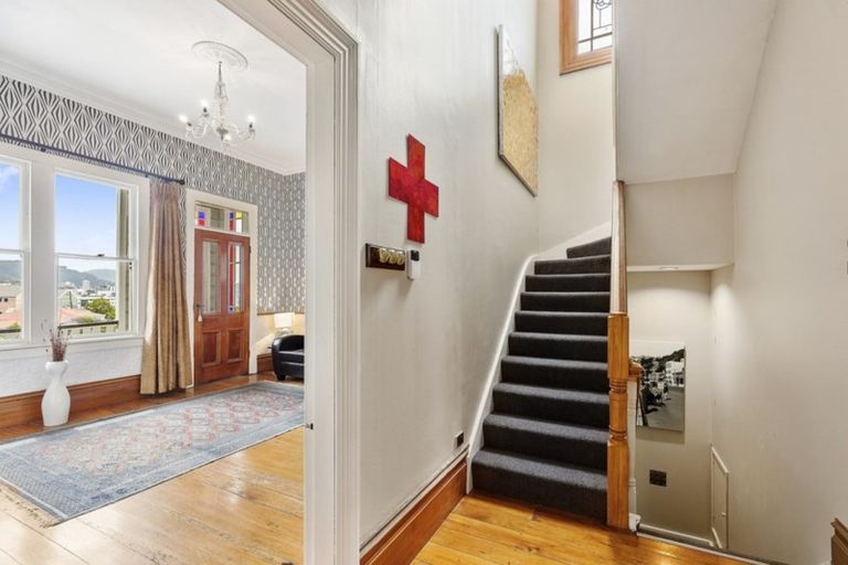 Photo of property in 18 Bidwill Street, Mount Cook, Wellington, 6021