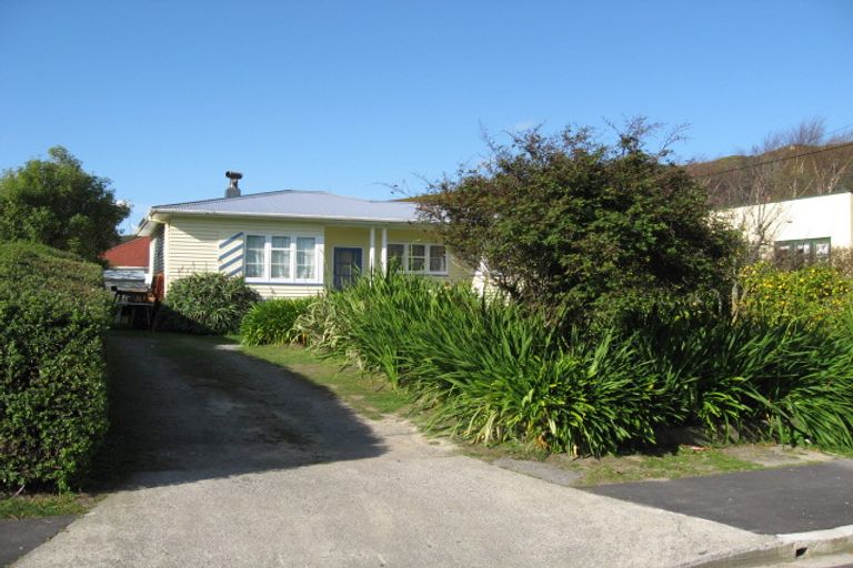 Photo of property in 9 Avon Street, Waterloo, Lower Hutt, 5011