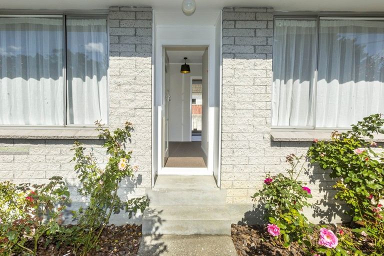 Photo of property in 2/39 Palmer Court, Silverstream, Upper Hutt, 5019