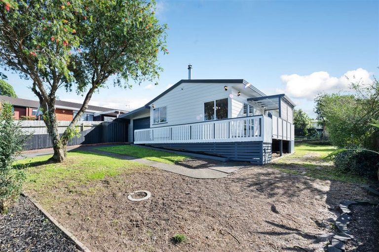 Photo of property in 43 Aldern Road, Massey, Auckland, 0614