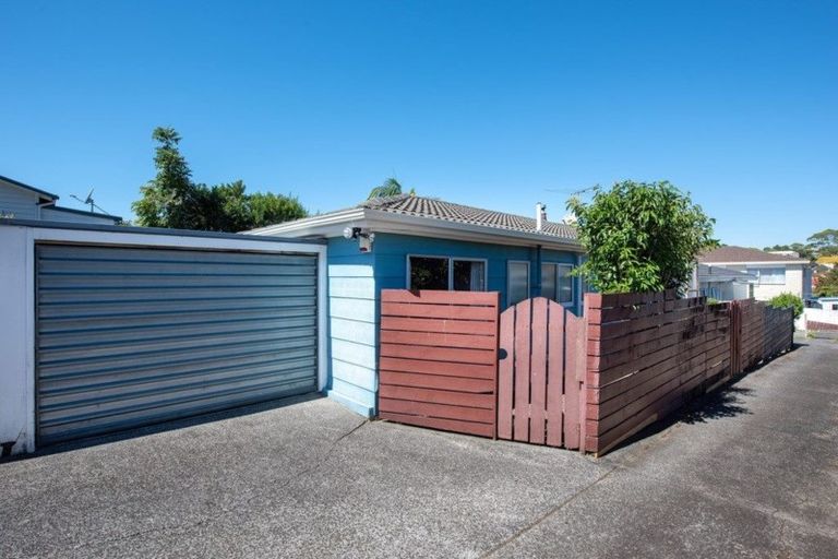 Photo of property in 2/116 Seabrook Avenue, New Lynn, Auckland, 0600