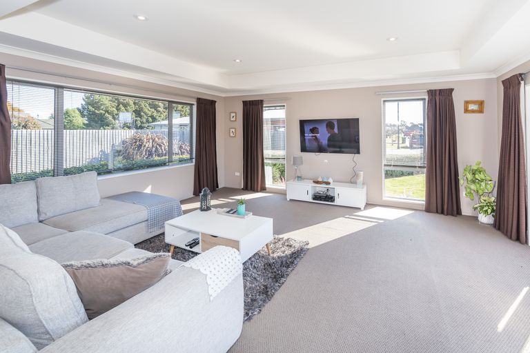 Photo of property in 26 Henley Close, Rolleston, 7614