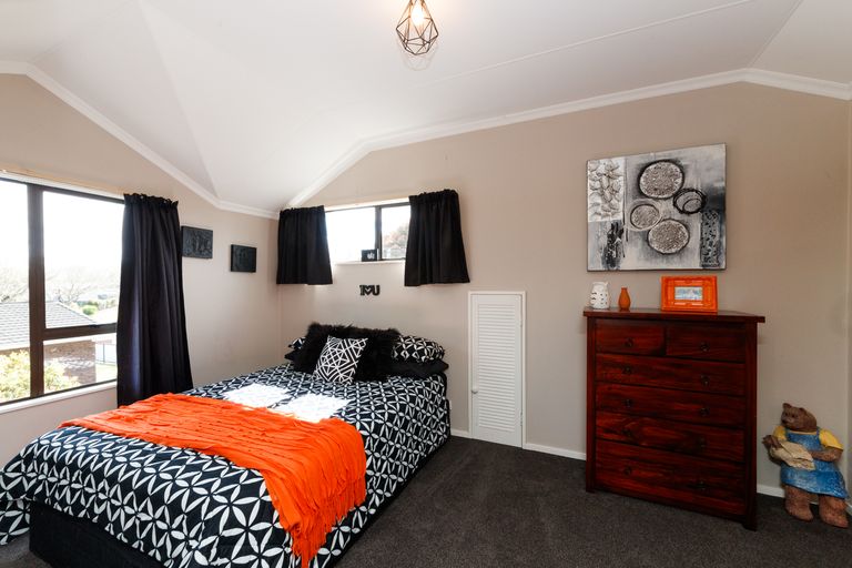 Photo of property in 19 Haast Place, Awapuni, Palmerston North, 4412