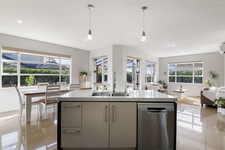 Photo of property in 4 Laurel Oak Drive, Schnapper Rock, Auckland, 0632