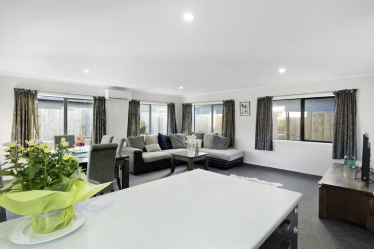 Photo of property in 100 Farmer Crescent, Taita, Lower Hutt, 5011