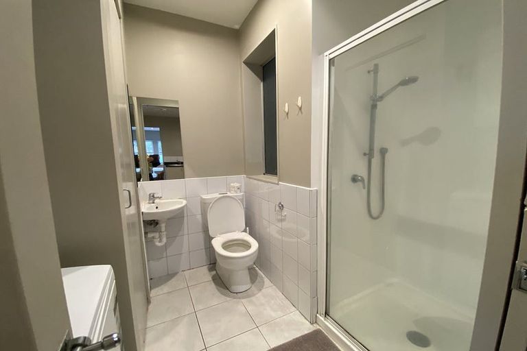 Photo of property in 2/41 Home Street, Mount Victoria, Wellington, 6011