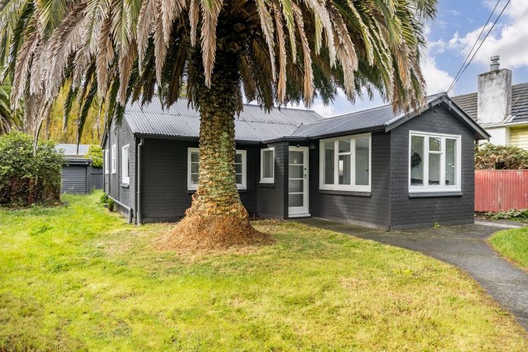 Photo of property in 177 Stokes Valley Road, Stokes Valley, Lower Hutt, 5019
