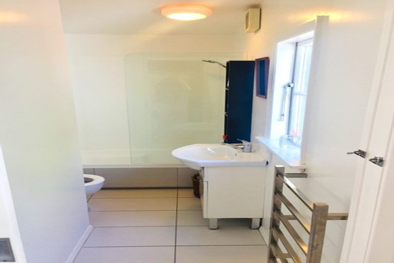 Photo of property in 2 Pembroke Road, Northland, Wellington, 6012