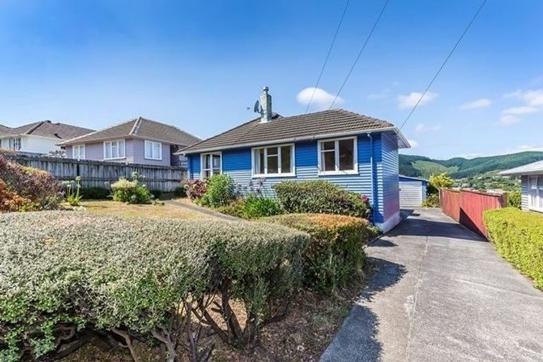 Photo of property in 25 Turkington Street, Tawa, Wellington, 5028