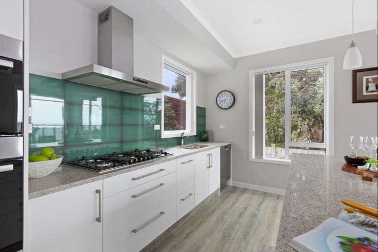 Photo of property in 869d Whangaparaoa Road, Manly, Whangaparaoa, 0930