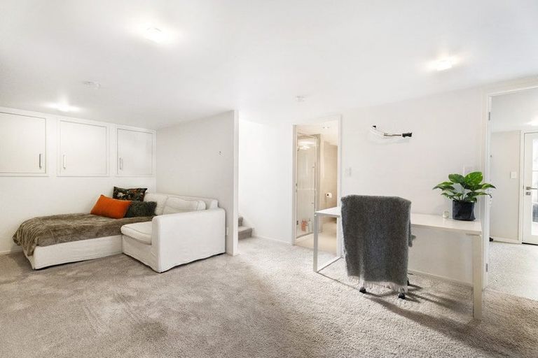 Photo of property in 55 Seaview Road, Castor Bay, Auckland, 0620
