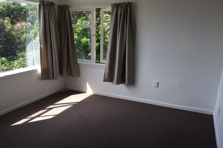 Photo of property in 52 Kiriwai Road, Paremata, Porirua, 5024