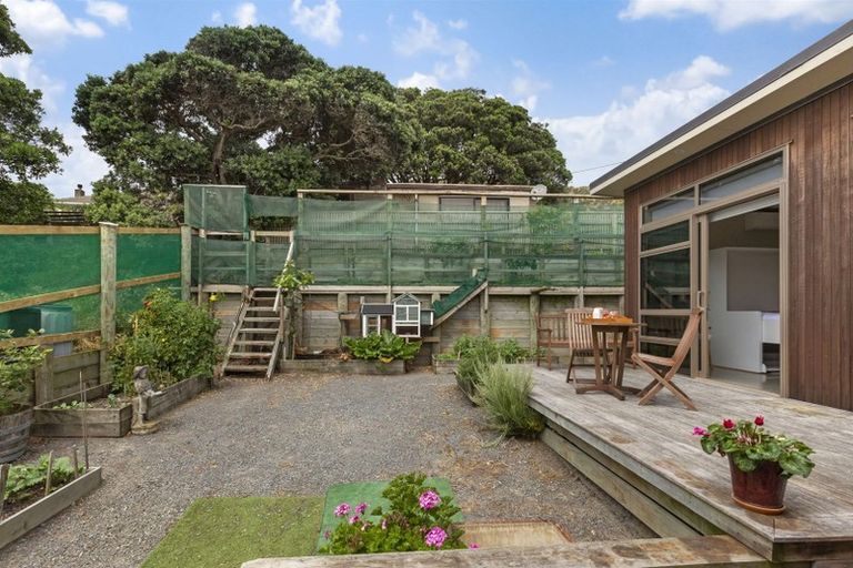 Photo of property in 24 The Parade, Paekakariki, 5034