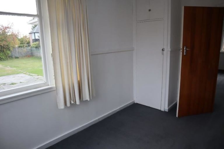 Photo of property in 112 Avonhead Road, Avonhead, Christchurch, 8042