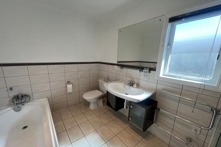 Photo of property in 20 Harrington Road, Henderson, Auckland, 0610