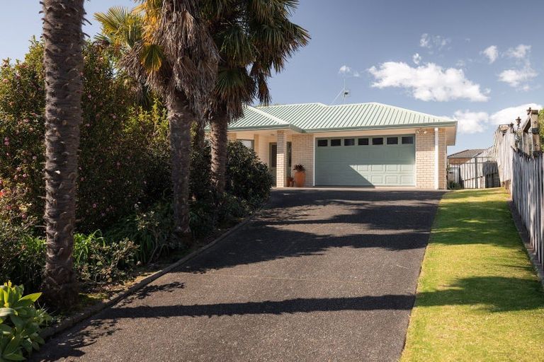 Photo of property in 18 Vanderbilt Place, Welcome Bay, Tauranga, 3112