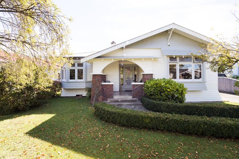 Photo of property in 17 Argyle Avenue, Takaro, Palmerston North, 4410