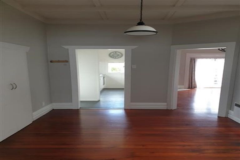Photo of property in 1/65 Shakespeare Road, Milford, Auckland, 0620