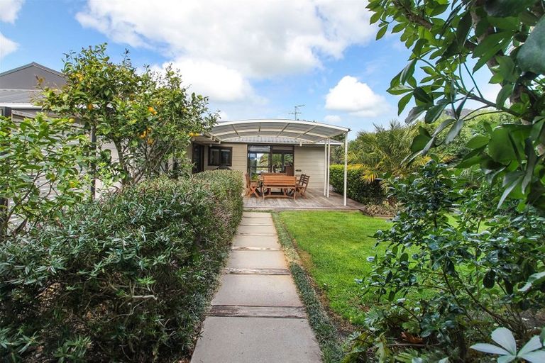 Photo of property in 25 Stella Drive, Clarks Beach, 2122