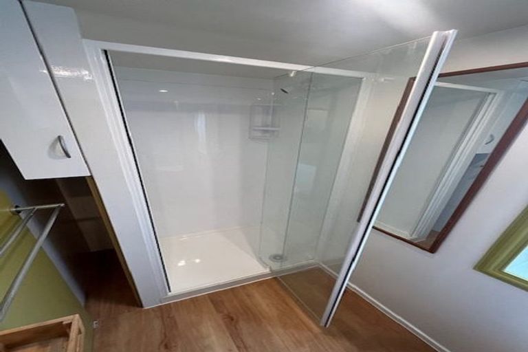 Photo of property in 51 Onewa Road, Northcote, Auckland, 0627