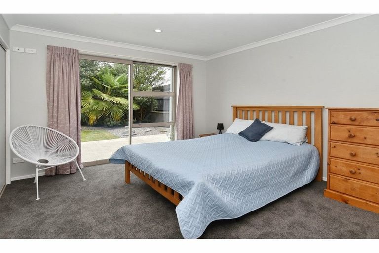 Photo of property in 23 Papaumu Green, Parklands, Christchurch, 8083