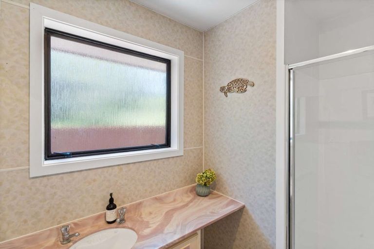 Photo of property in 22 Woodend Road, Woodend, 7610