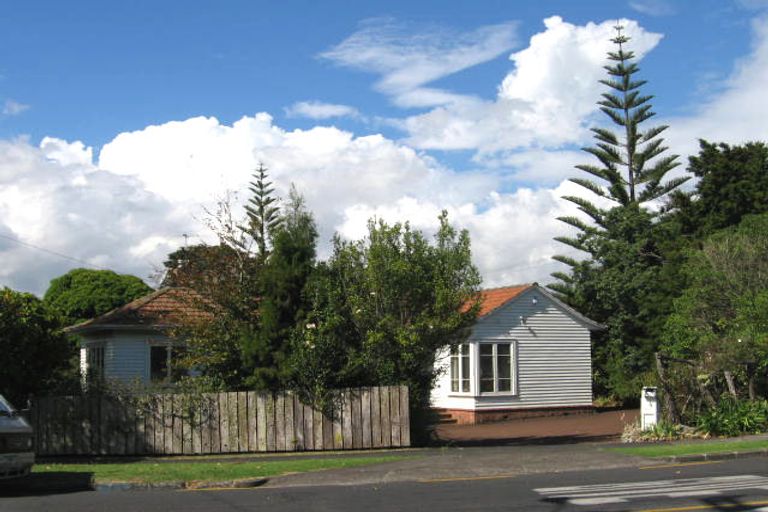 Photo of property in 170 Astley Avenue, New Lynn, Auckland, 0600
