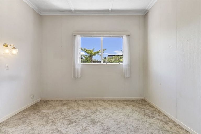 Photo of property in 42 Takutai Avenue, Half Moon Bay, Auckland, 2012