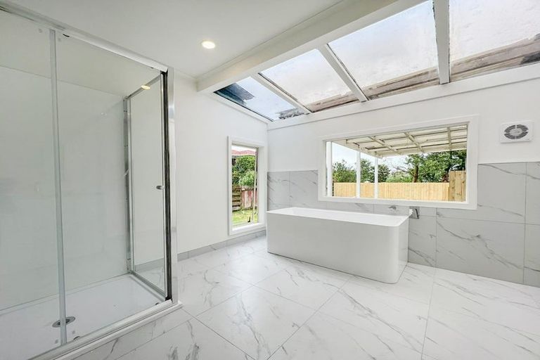 Photo of property in 26 Taharoto Road, Takapuna, Auckland, 0622