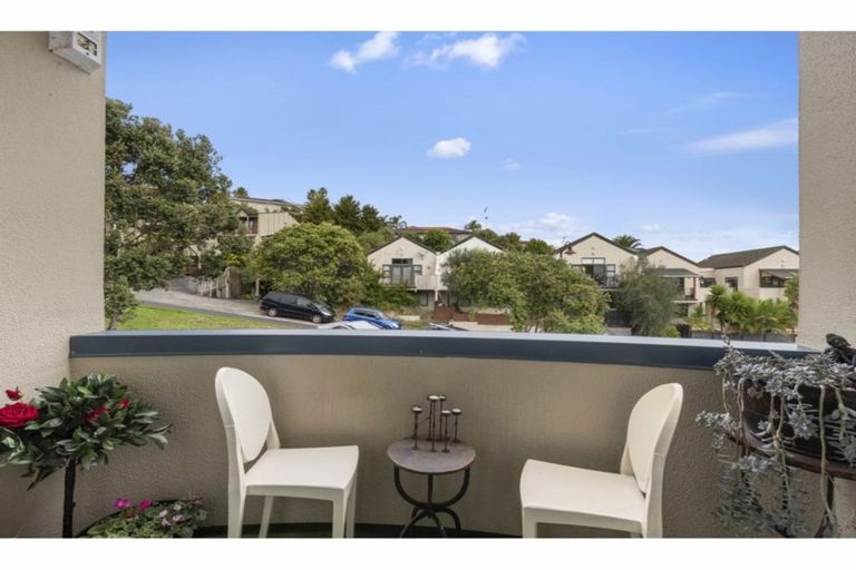 Photo of property in 6/6-8 Pannill Place, Oteha, Auckland, 0632