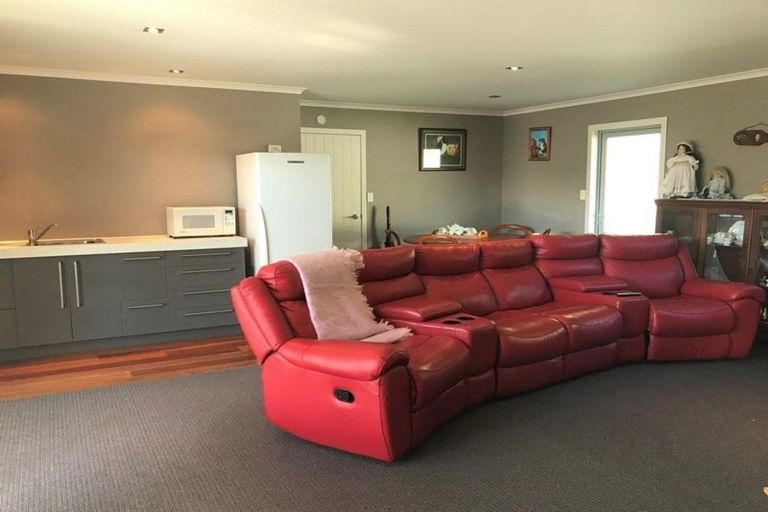 Property details for 5b Watino Place, Pohara, Takaka, 7183